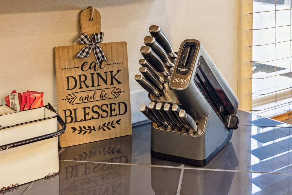 NINJA KNIFE SET WITH SHARPENER