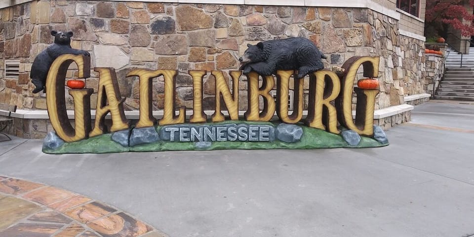 WALKING DISTANCE TO TOWN, TROLLEY STOPS, AND ALL THE ATTRACTIONS