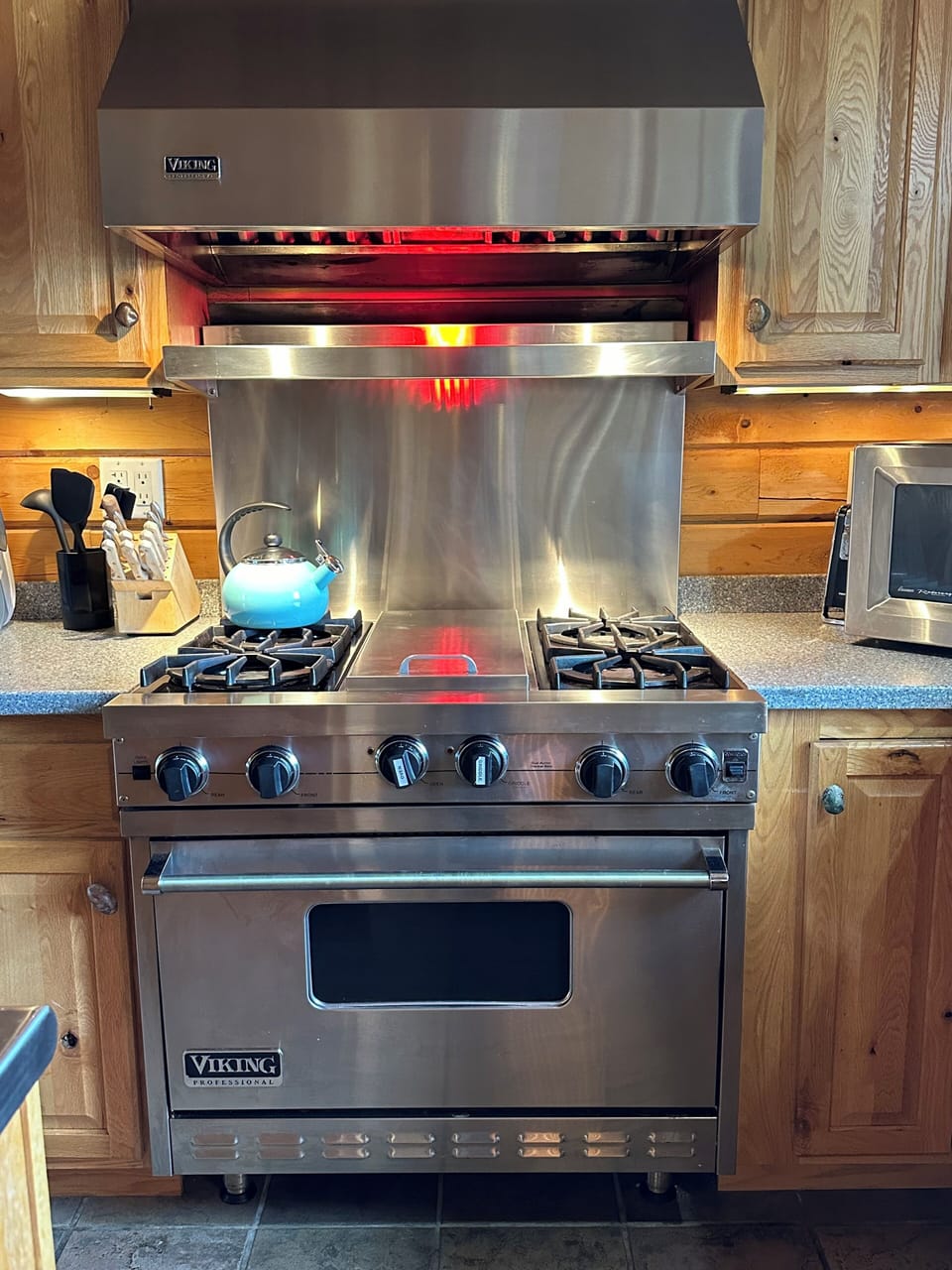 Viking gas range with hood - use hood when cooking or baking.