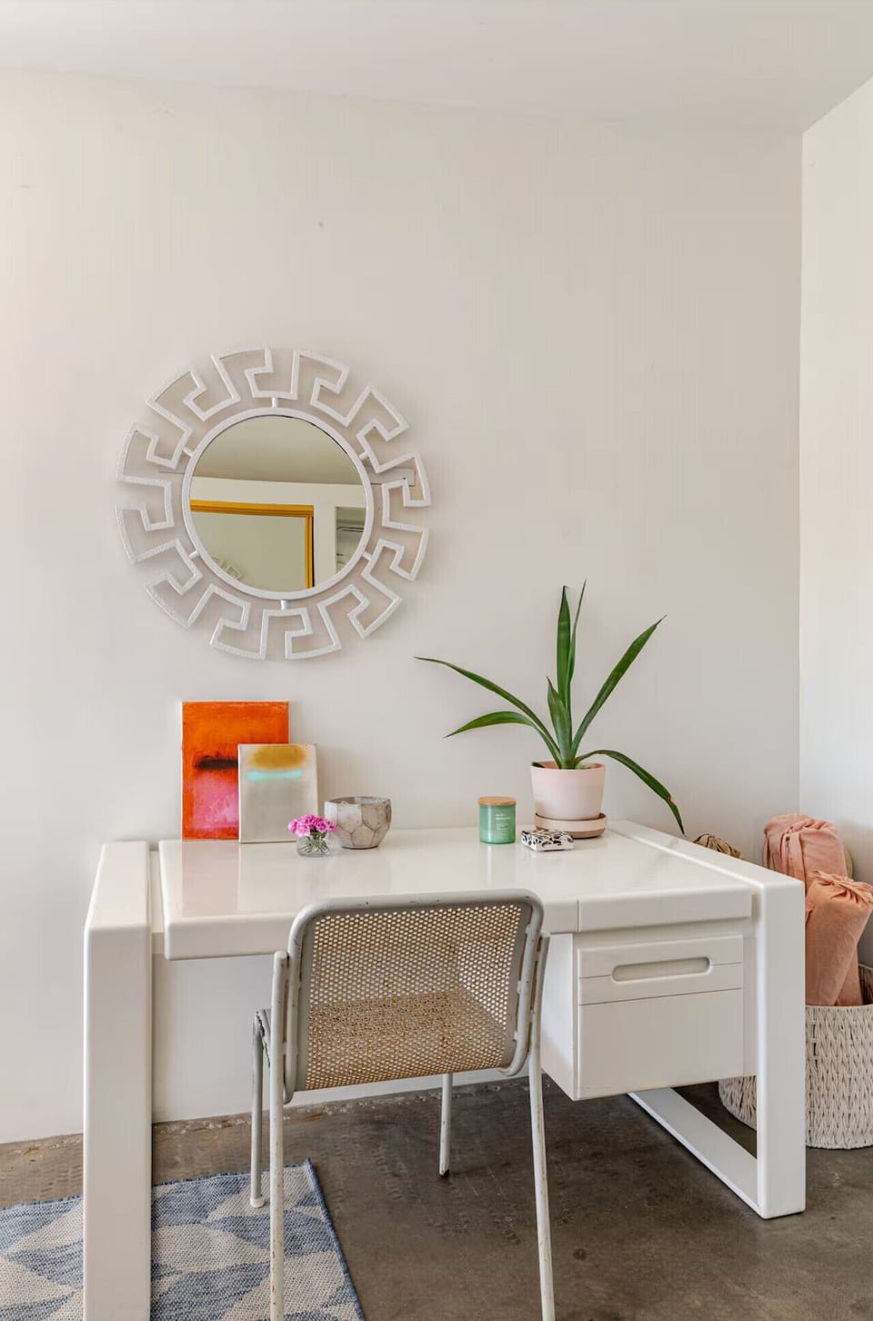 Work meets wanderlust 💻🌴 This chic desk setup is perfect for remote work days—with a view that inspires and Wi-Fi that keeps up. #WorkFromAnywhere #PalmSpringsEscape #AirbnbFind