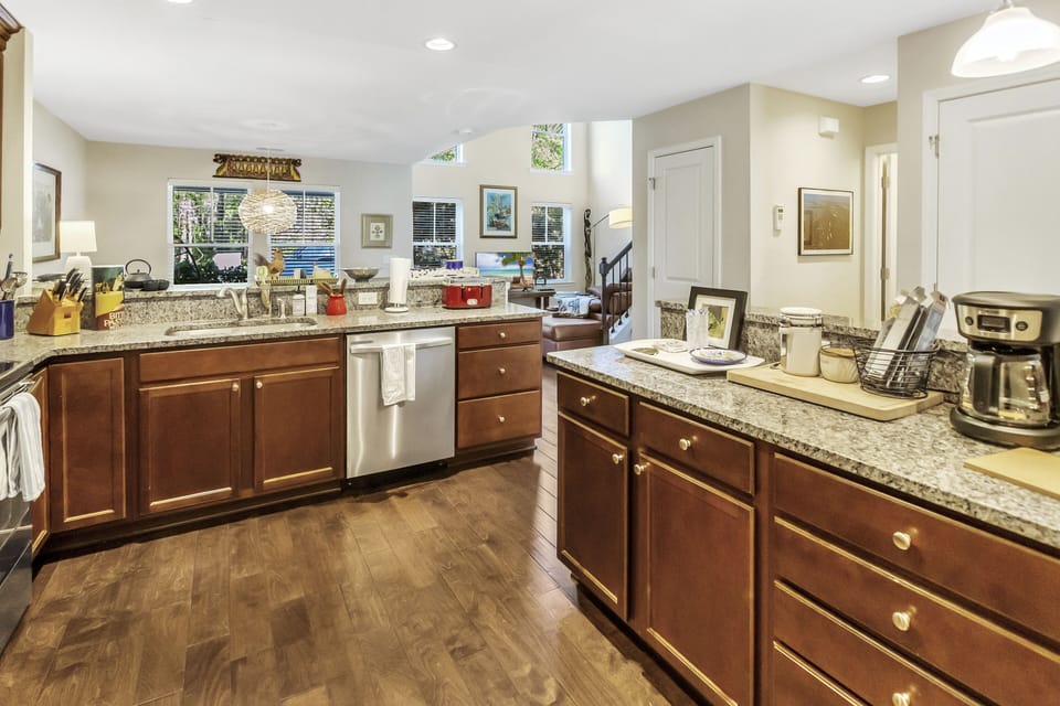 Kitchen Photo 2
