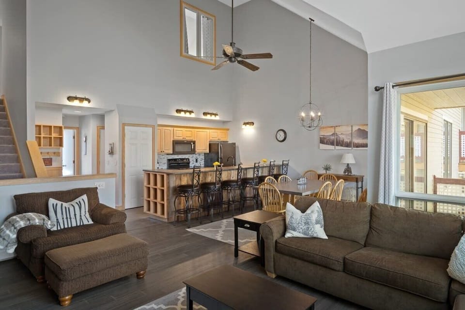 Open floor plan living room, dining room and kitchen.