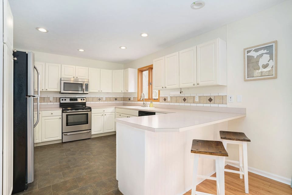 Fully outfitted kitchen 