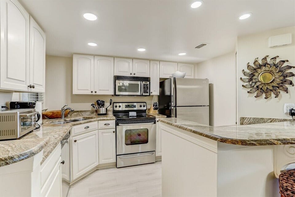 Fully Stocked Kitchen to Meet all your Needs