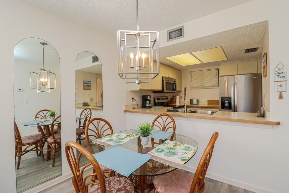 St. Augustine Beach Rentals Dining Room