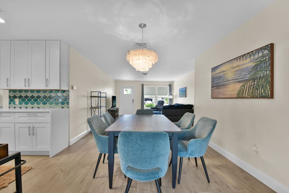 3 Bedroom home ideally located close to downtown Lake Worth