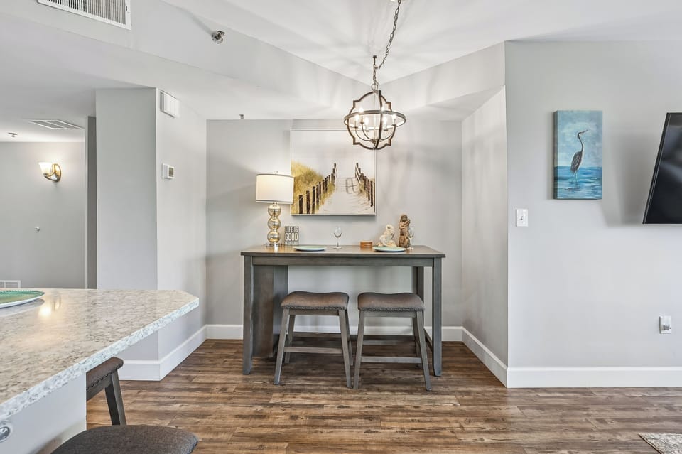 Desk Space at 3228 Villamare