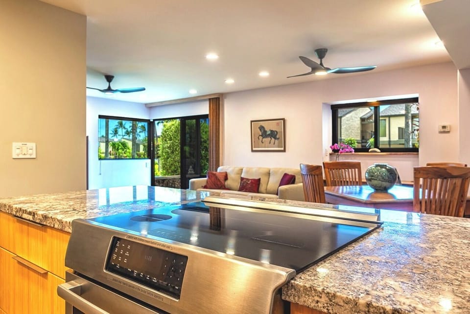 Bosch induction range and refrigerator w/ ice maker, microwave, filtered water.