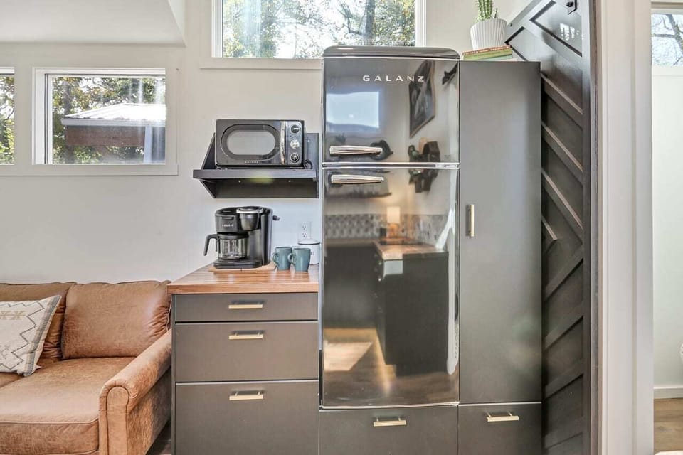 Coffee area, fridge and microwave