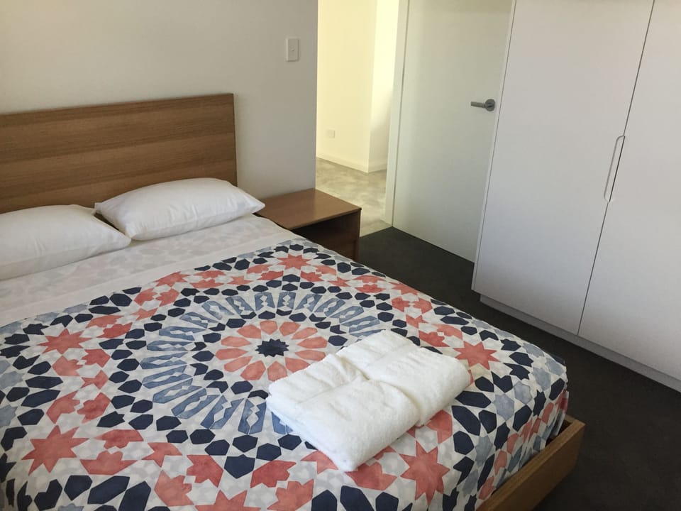Second main bedroom with queen bedroom