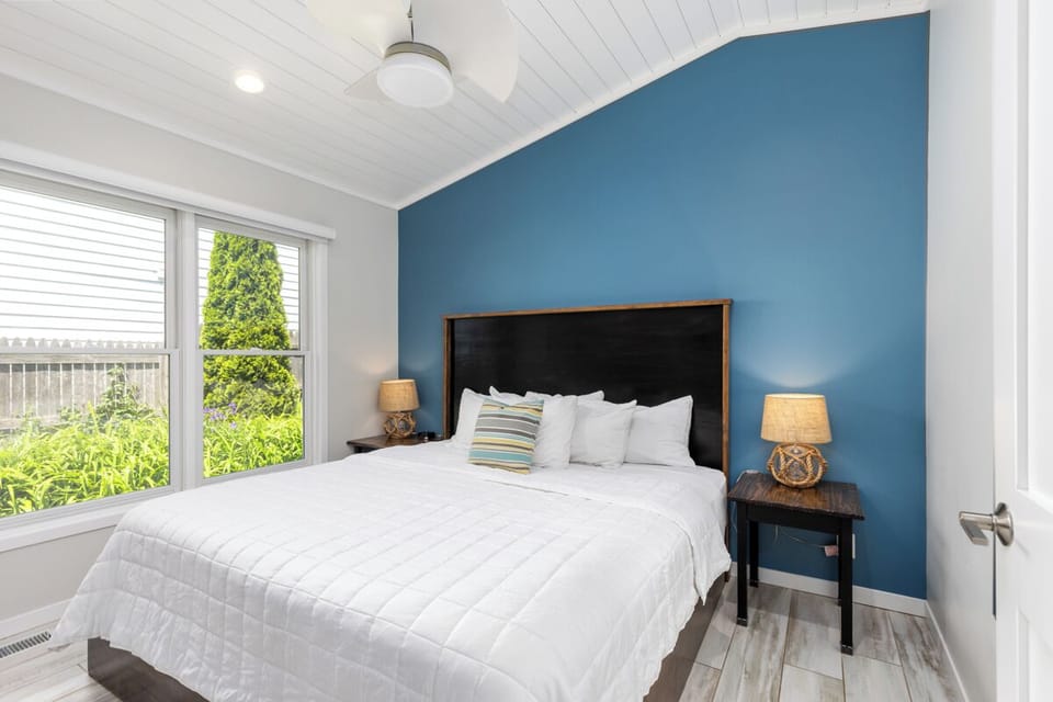 Bedroom 1-King Bed
