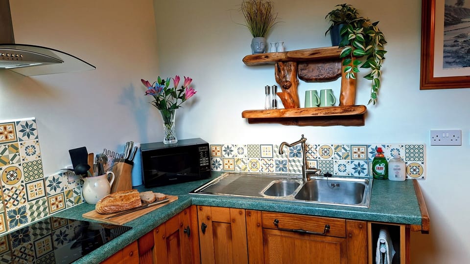 Full kitchen