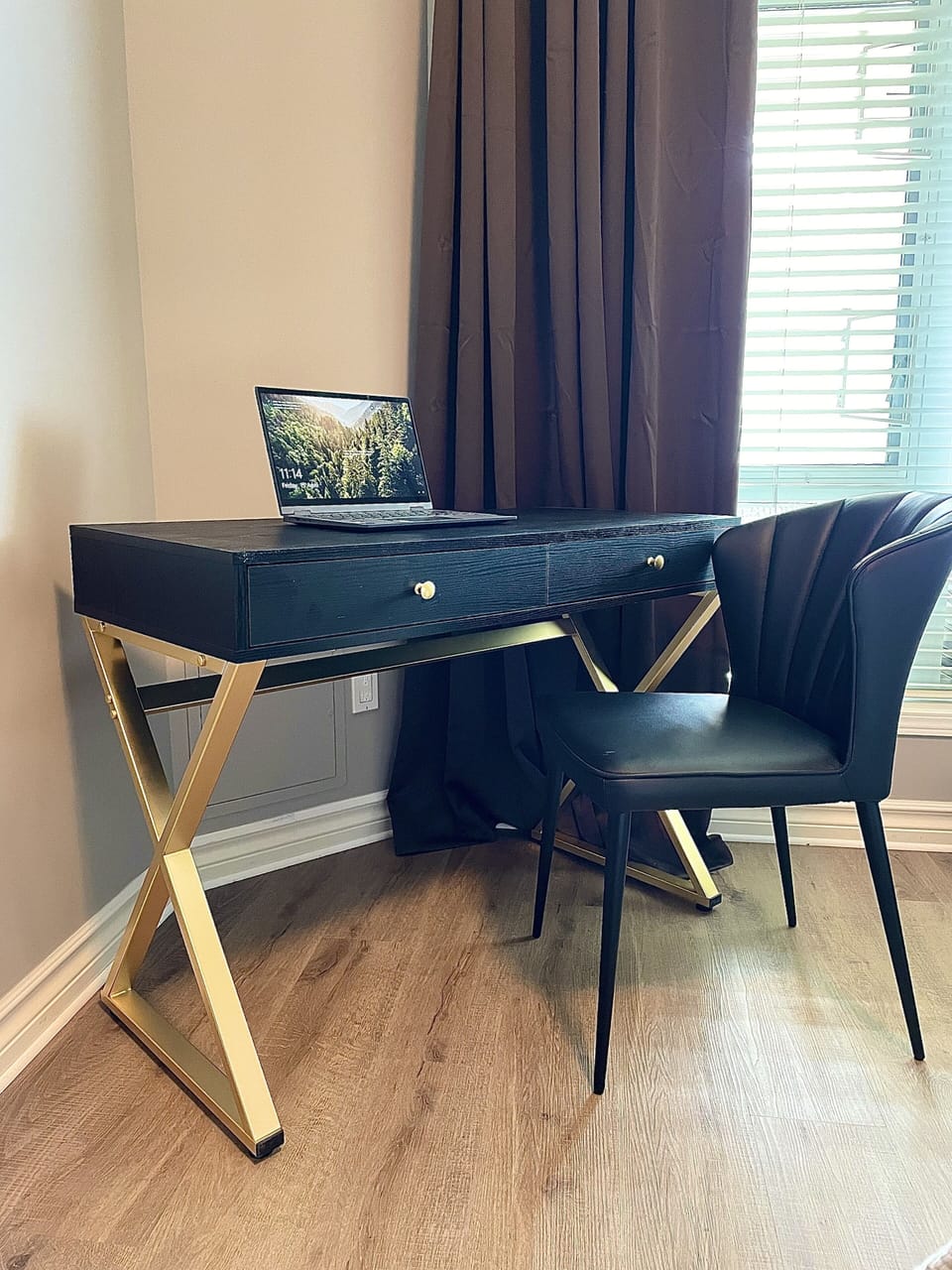 Private work station / make-up vanity  in the master bedroom 