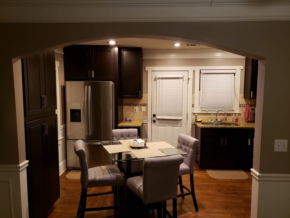 Dine in kitchen