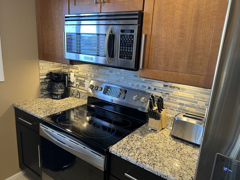 Full modern kitchen 