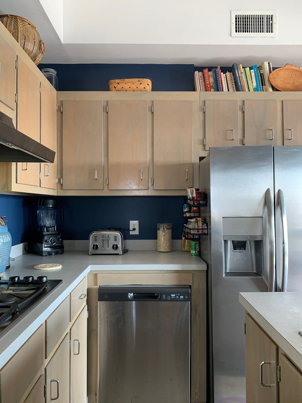 2 dishwashers, blender, toaster, 2 refrigerators 