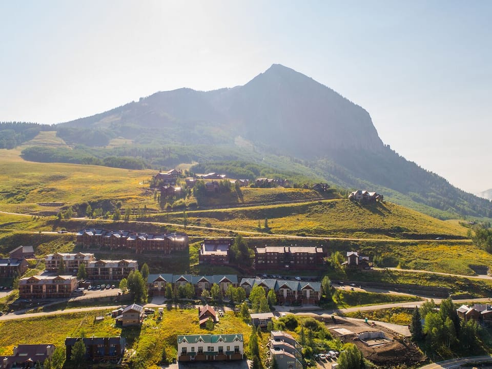 Mountain setting just steps from the slopes at Crested Butte