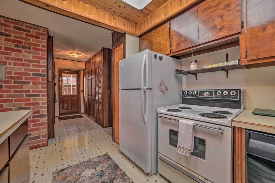 Fully Equipped Kitchen | Toaster