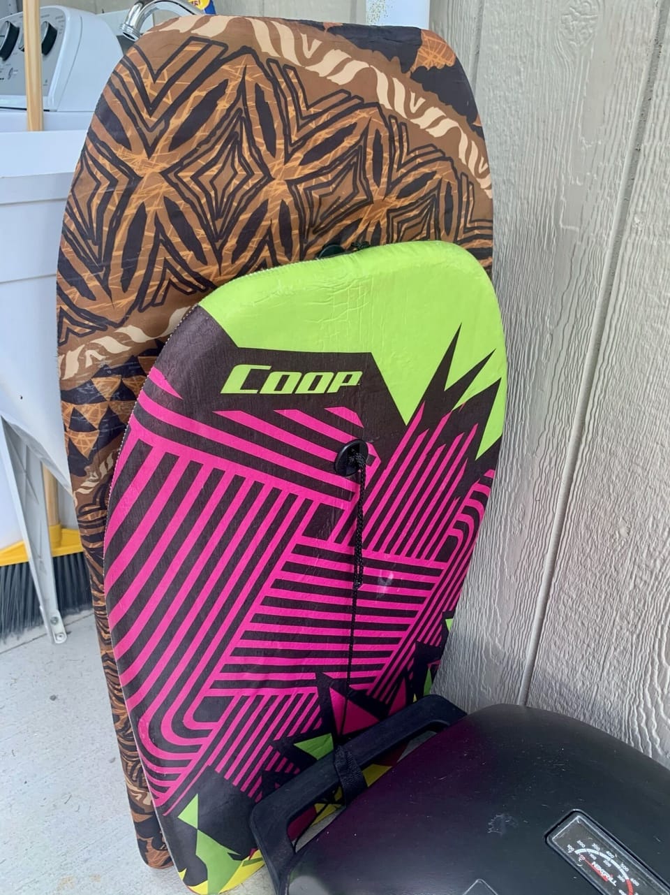 Beach toys :  2 man kayak, paddle board, beach chairs, boogie boards.