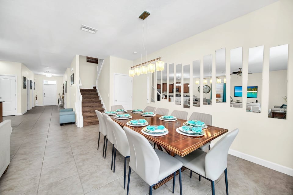Indoor dining seats 10 w/  additional outdoor seating for all your family meals