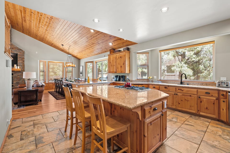 Additional seating at the kitchen counter. (Linaker Lodge)