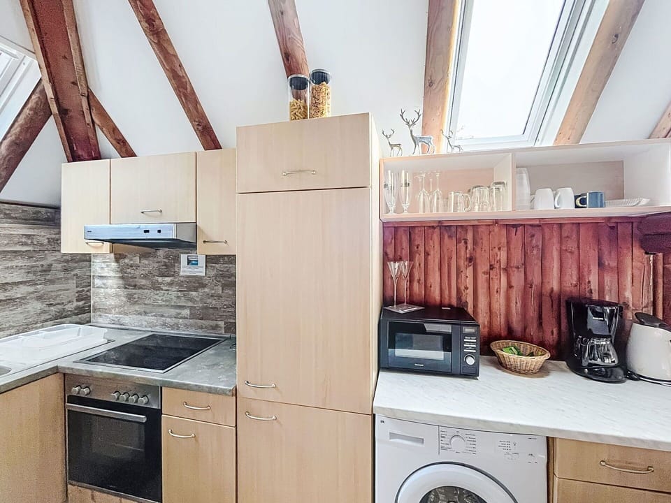 Flooring, Wood, Floor, Kitchen, Interior Design, Furniture, Major Appliance, Cabinetry, Countertop, Kitchen Appliance