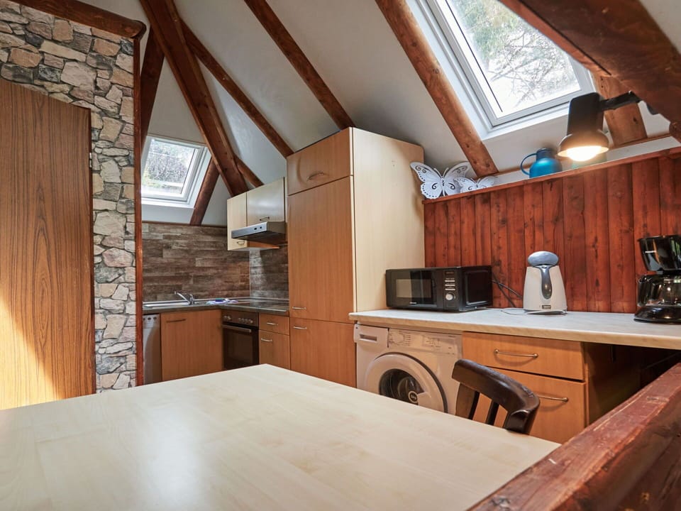 Brown, Cabinetry, Property, Countertop, Wood, Kitchen, Interior Design, Kitchen Appliance, Wood Stain, Floor