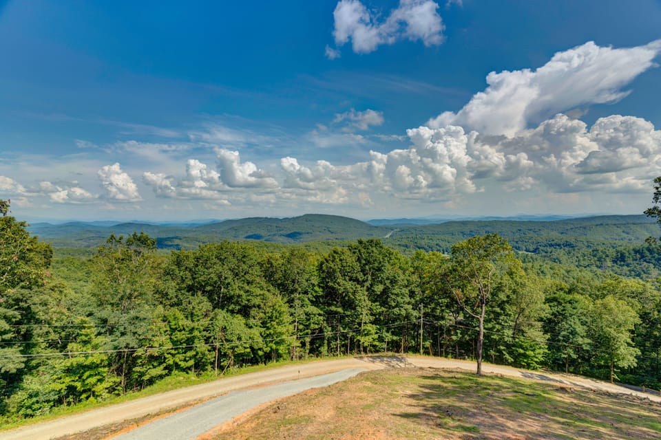 Stunning Mountain View - All around the house
