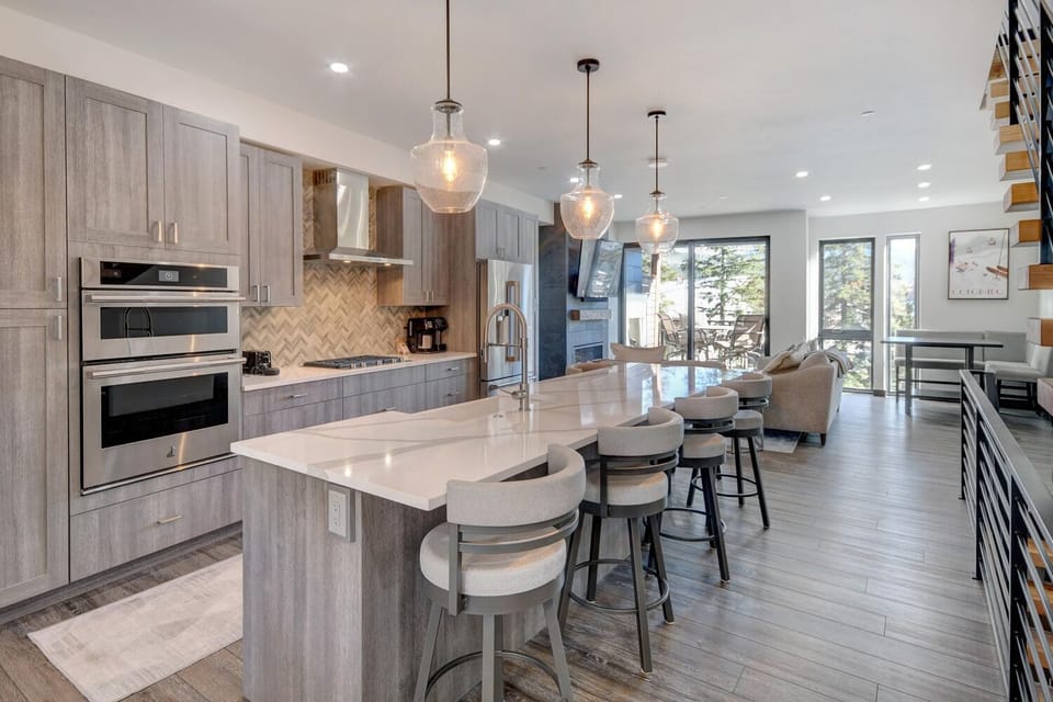 Luxurious Kitchen Area