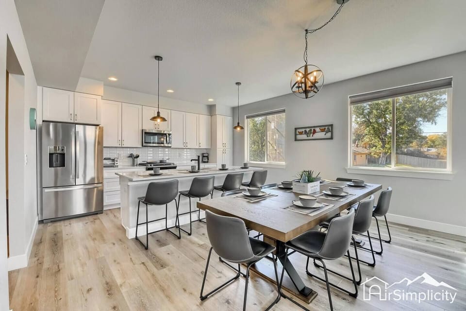 With plenty of natural light and open concept design, this space is sure to be the favorite hangout spot of your home. 