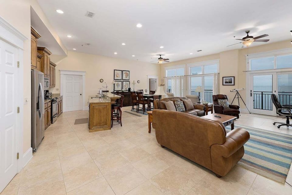 Sea Point Lodge 306 - Open Concept