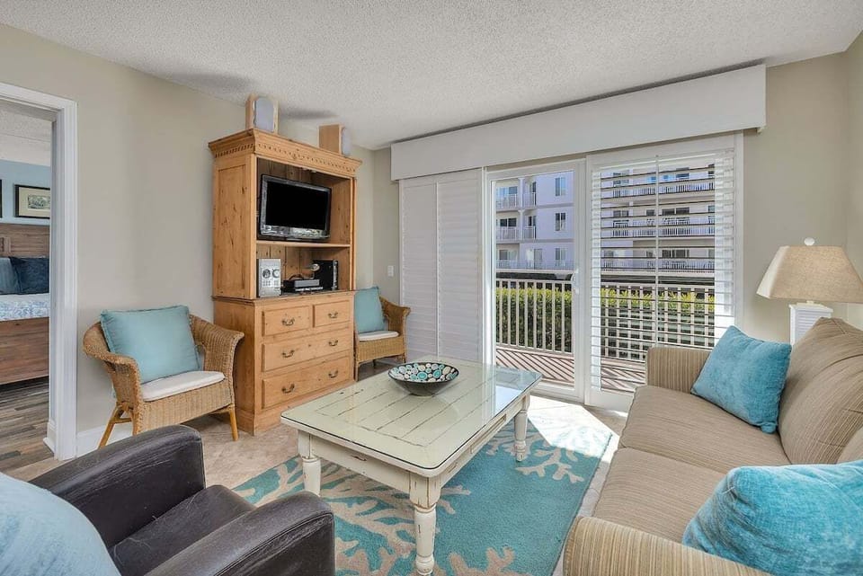Beach Club 115 - Living Room with Balcony Access