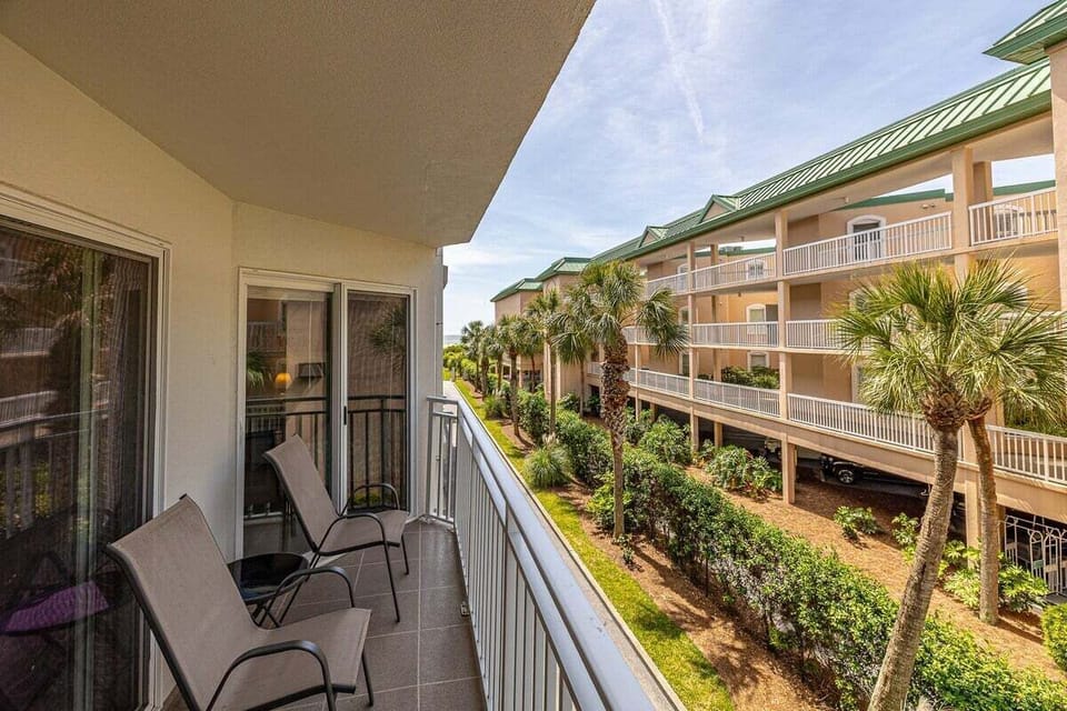 Beach Club 235 - Private Balcony
