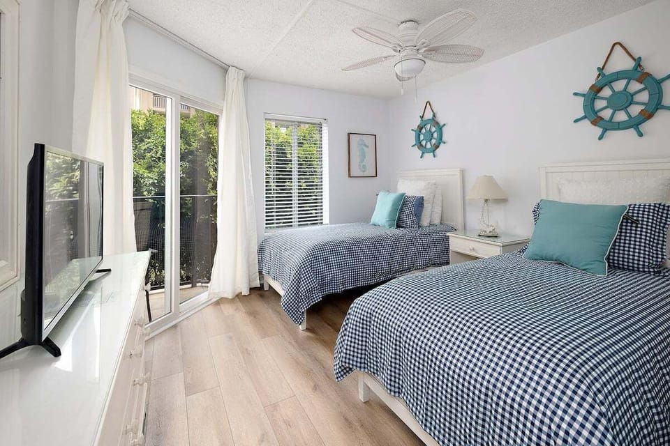 Beach Club 106 - Guest Bedroom with 2 Twin Beds and access to Private Balcony