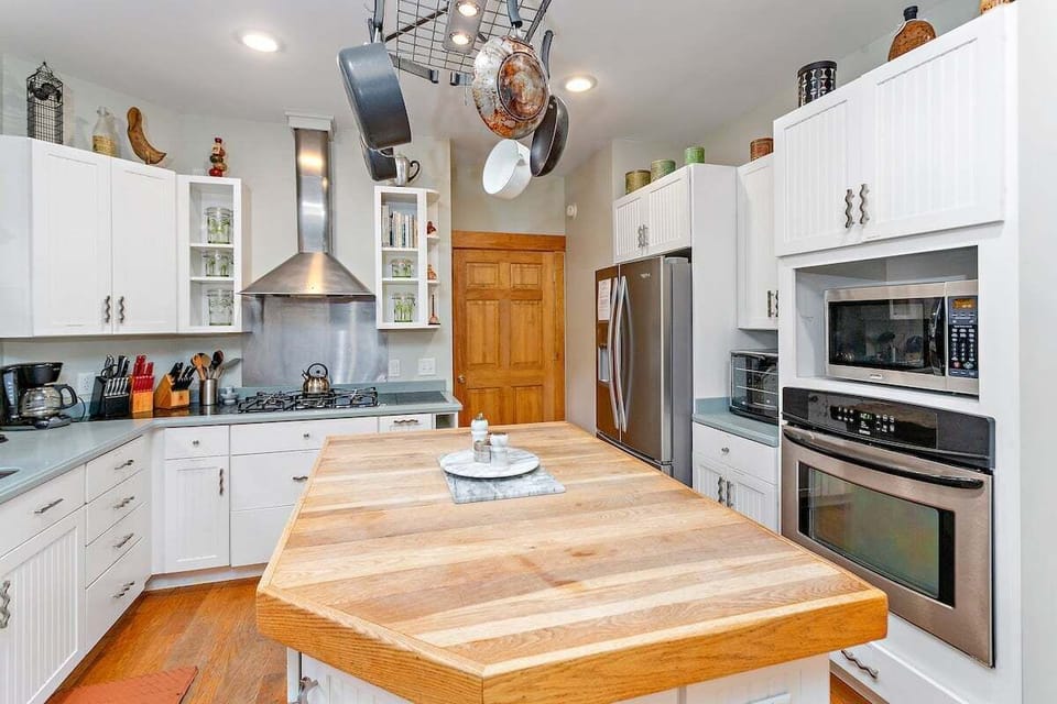 607 May Joe - Kitchen