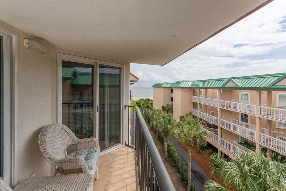 Beach Club 434 - Private Balcony