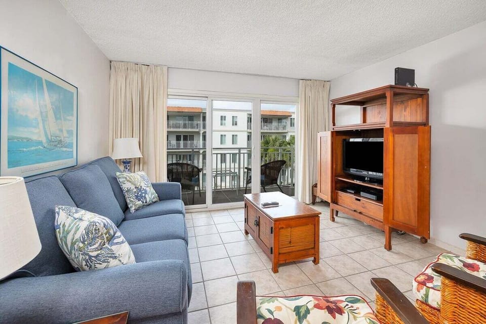 Beach Club 316 - Living Space