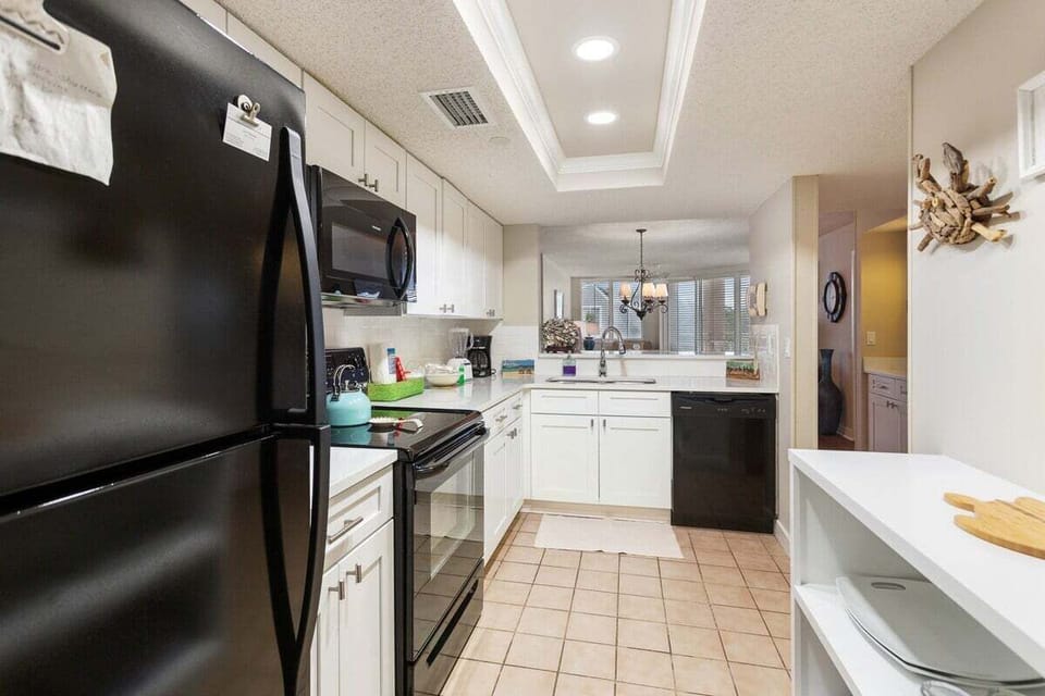North Breakers 402 - Kitchen with view into living room