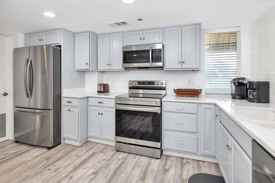 North Breakers 200 - Open Concept Chef's Kitchen