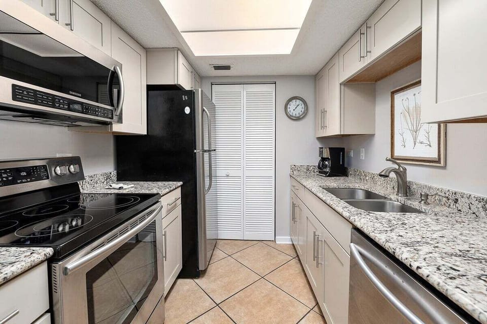 Beach Club 222 - Kitchen Space