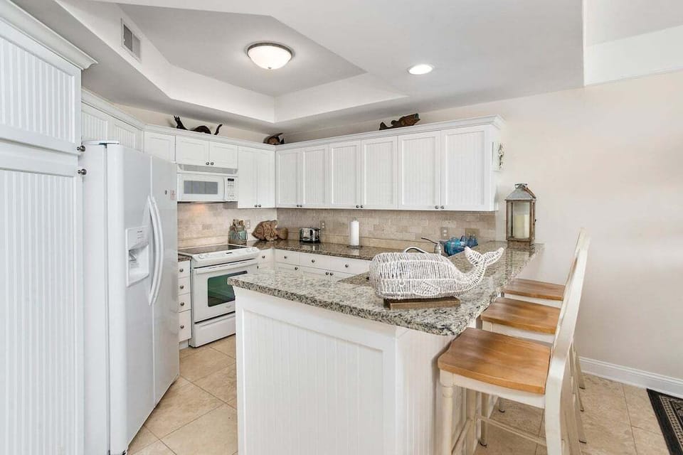 Saint Simons Grand 202 - Kitchen