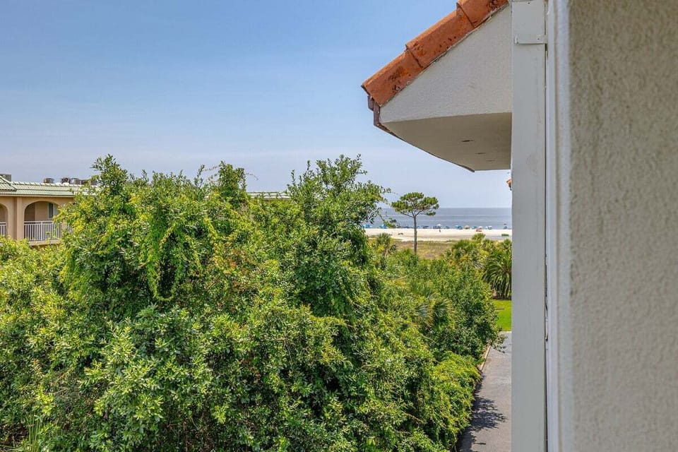 Beach Club 404 - Private Balcony Views