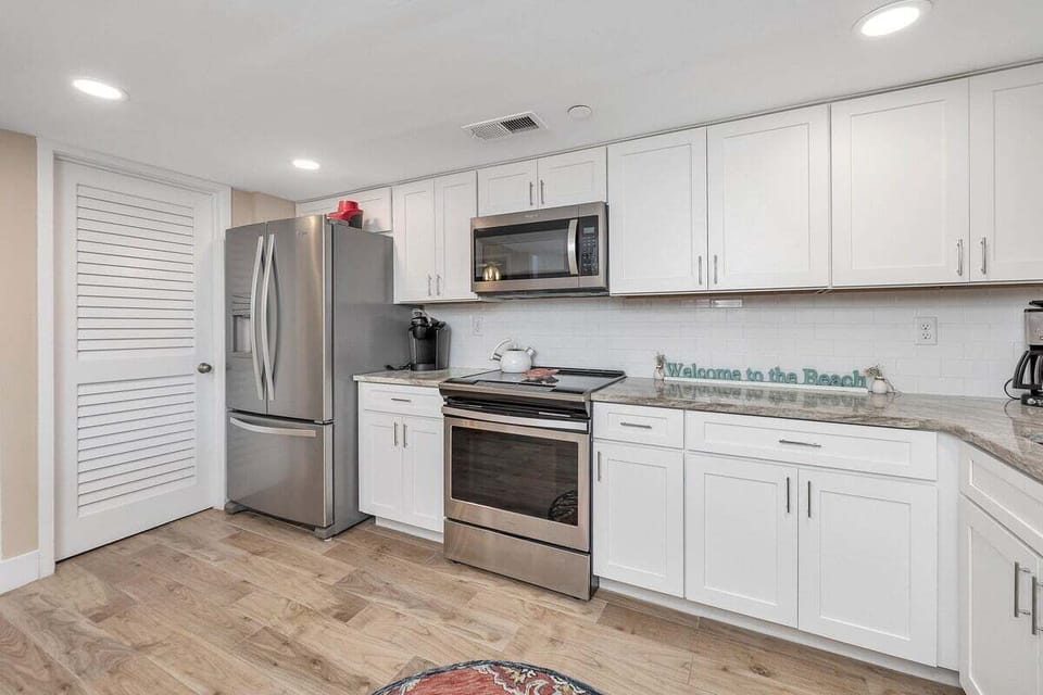 North Breakers 302 - Modern Upgraded Kitchen