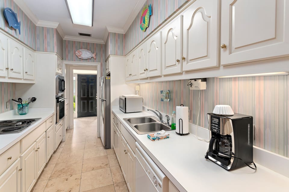 412 Butler - Galley Kitchen