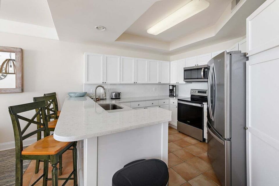 Saint Simons Grand 324 - Kitchen