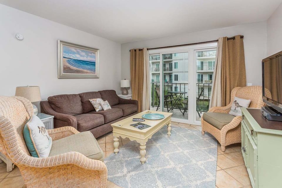 Beach Club 226 - Living Space