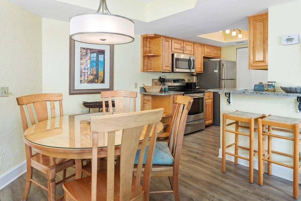 Beach Club 326 - Dining Space
