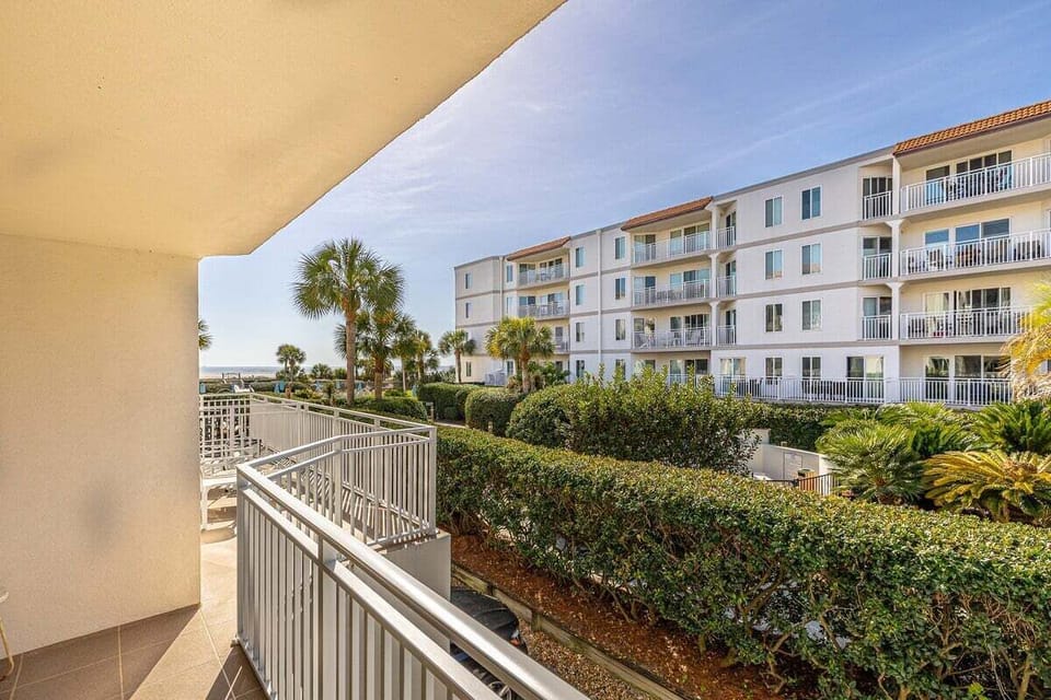 Beach Club 113 - Oversized Private Balcony overlooks Courtyard