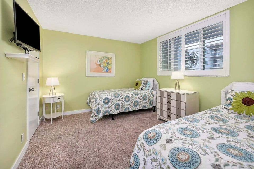 North Breakers 307 - Guest Bedroom with twin beds
