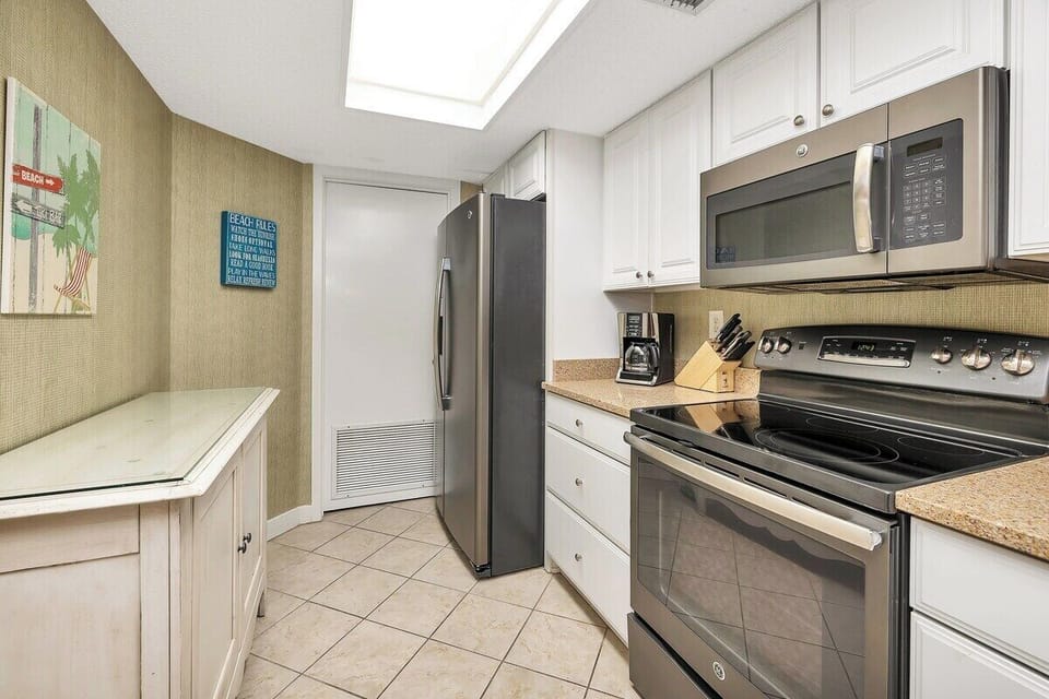 North Breakers 307 - Kitchen with stainless appliances